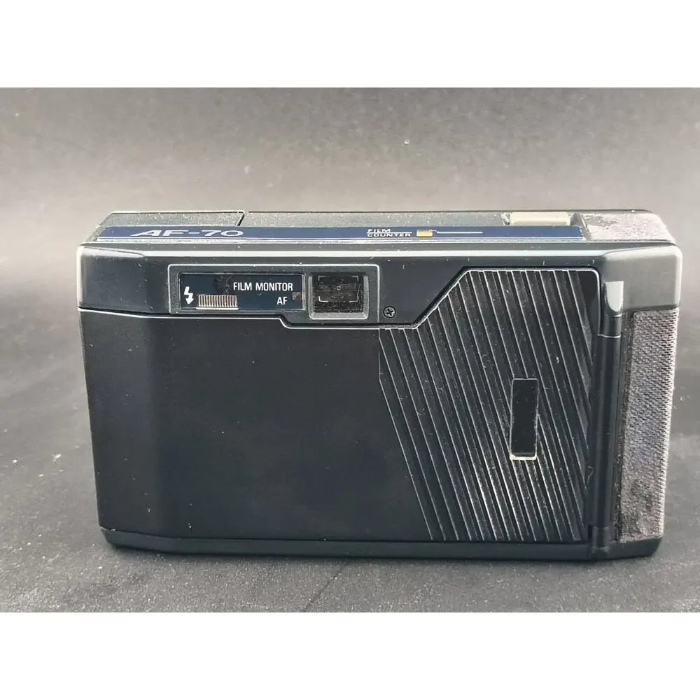 Ricoh AF-70 35mm Camera - FOR PARTS - Powers On / Flash Issue - Includes Bag